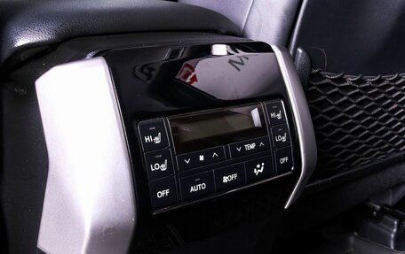 Toyota Land Cruiser Prado 150 рестайлинг 2, 2017 год, 4 240 000 рублей, 24 фотография