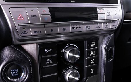 Toyota Land Cruiser Prado 150 рестайлинг 2, 2017 год, 4 240 000 рублей, 25 фотография