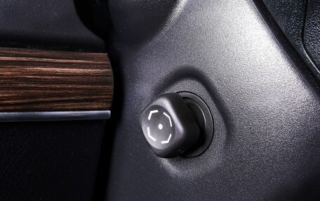 Toyota Land Cruiser Prado 150 рестайлинг 2, 2017 год, 4 240 000 рублей, 21 фотография