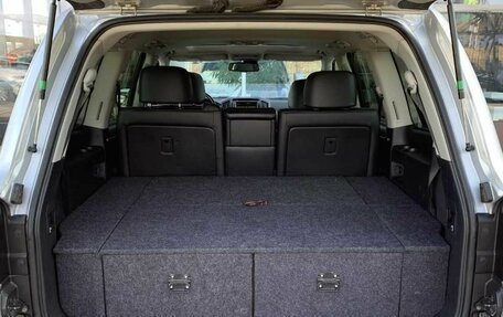 Toyota Land Cruiser 200, 2011 год, 2 700 000 рублей, 10 фотография