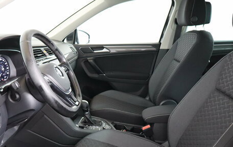 Volkswagen Tiguan II, 2018 год, 1 999 000 рублей, 9 фотография