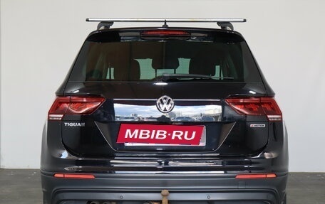 Volkswagen Tiguan II, 2018 год, 1 999 000 рублей, 5 фотография