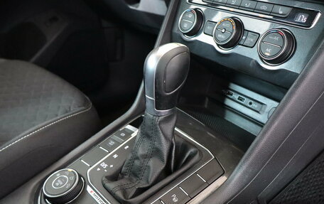 Volkswagen Tiguan II, 2018 год, 1 999 000 рублей, 11 фотография