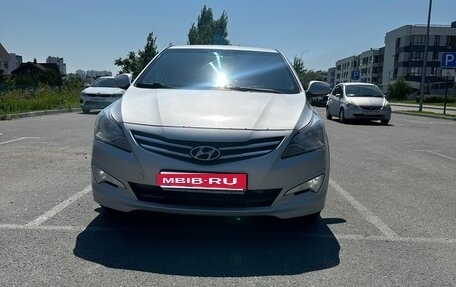 Hyundai Solaris II рестайлинг, 2014 год, 800 000 рублей, 1 фотография