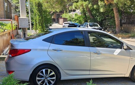 Hyundai Solaris II рестайлинг, 2015 год, 1 300 000 рублей, 3 фотография
