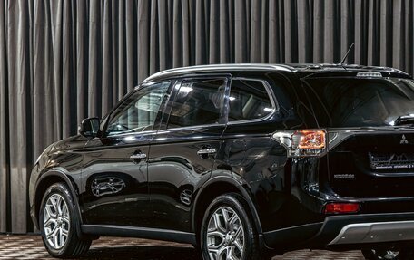 Mitsubishi Outlander III рестайлинг 3, 2014 год, 1 285 000 рублей, 9 фотография