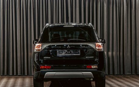 Mitsubishi Outlander III рестайлинг 3, 2014 год, 1 285 000 рублей, 5 фотография