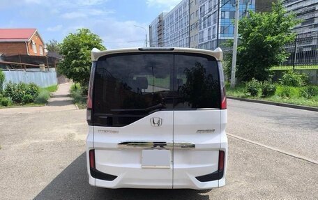 Honda Stepwgn IV, 2018 год, 1 800 000 рублей, 3 фотография