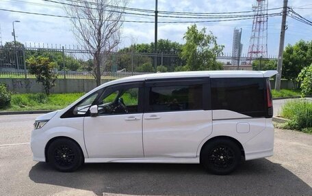 Honda Stepwgn IV, 2018 год, 1 800 000 рублей, 2 фотография