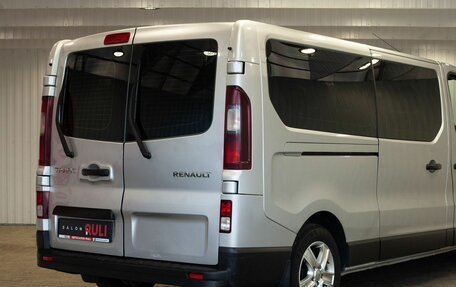 Renault Trafic, 2015 год, 2 000 000 рублей, 13 фотография