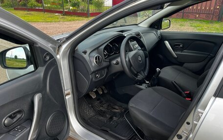Renault Logan II, 2018 год, 670 000 рублей, 7 фотография