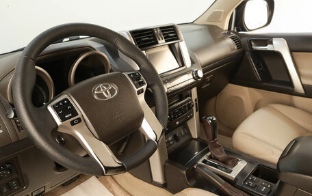 Toyota Land Cruiser Prado 150 рестайлинг 2, 2011 год, 3 089 000 рублей, 9 фотография