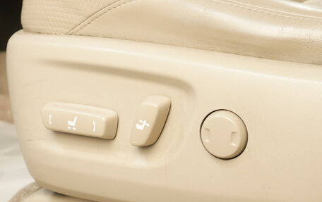 Toyota Land Cruiser Prado 150 рестайлинг 2, 2011 год, 3 089 000 рублей, 23 фотография