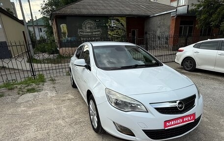 Opel Astra J, 2011 год, 712 000 рублей, 1 фотография