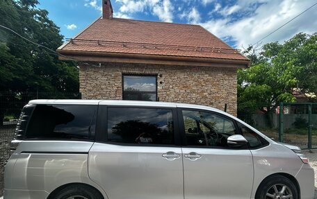 Toyota Voxy III, 2017 год, 2 040 000 рублей, 6 фотография