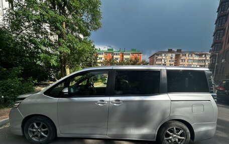 Toyota Voxy III, 2017 год, 2 040 000 рублей, 7 фотография