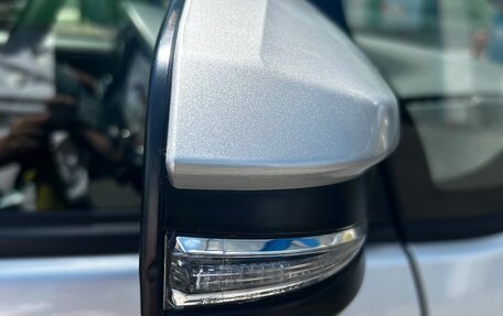 Toyota Voxy III, 2017 год, 2 040 000 рублей, 21 фотография