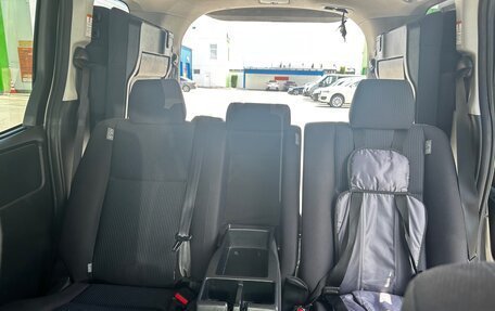 Toyota Voxy III, 2017 год, 2 040 000 рублей, 17 фотография