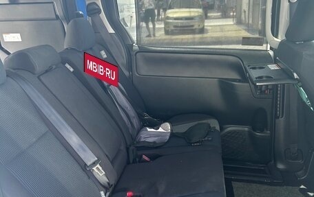 Toyota Voxy III, 2017 год, 2 040 000 рублей, 18 фотография
