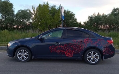 Chevrolet Cruze II, 2010 год, 599 000 рублей, 3 фотография