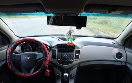 Chevrolet Cruze II, 2010 год, 599 000 рублей, 7 фотография