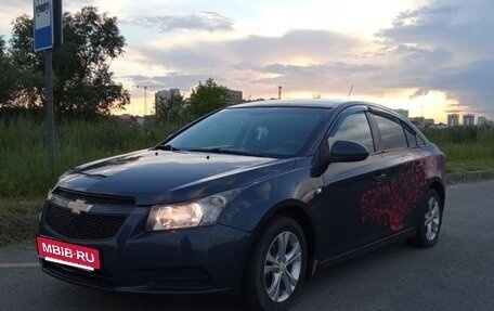 Chevrolet Cruze II, 2010 год, 599 000 рублей, 5 фотография