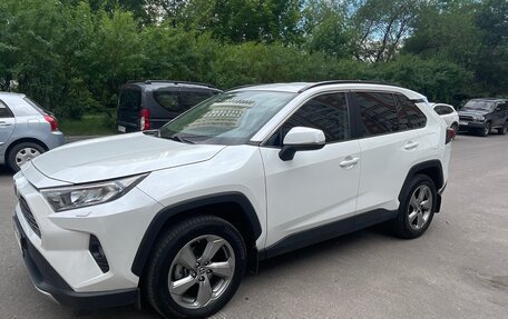 Toyota RAV4, 2021 год, 4 299 000 рублей, 3 фотография
