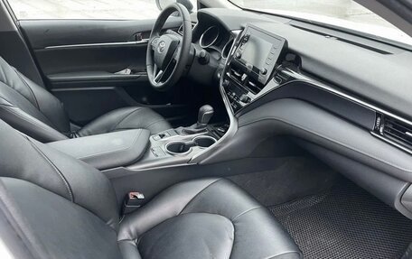 Toyota Camry, 2021 год, 2 600 000 рублей, 3 фотография