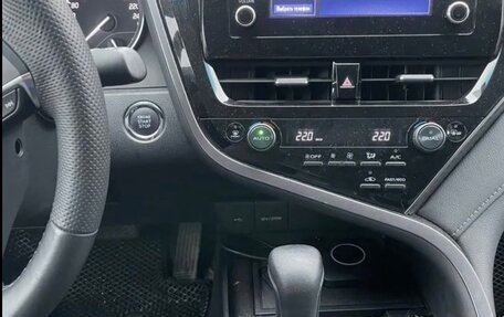 Toyota Camry, 2021 год, 2 600 000 рублей, 4 фотография