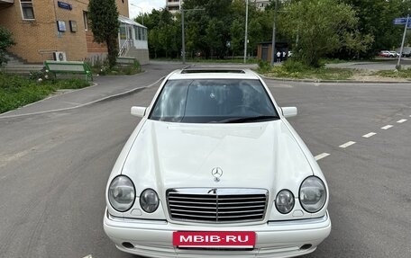 Mercedes-Benz E-Класс, 1998 год, 1 600 000 рублей, 3 фотография