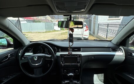 Skoda Superb III рестайлинг, 2010 год, 905 000 рублей, 13 фотография