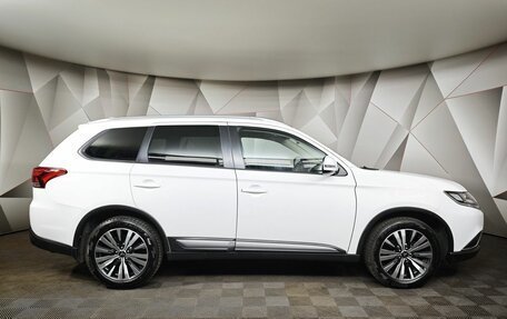 Mitsubishi Outlander III рестайлинг 3, 2021 год, 2 315 000 рублей, 6 фотография