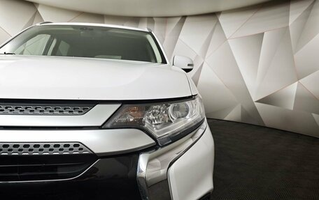 Mitsubishi Outlander III рестайлинг 3, 2021 год, 2 315 000 рублей, 10 фотография