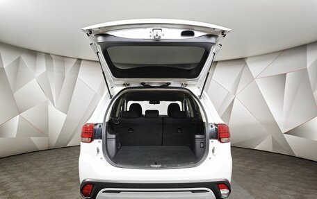 Mitsubishi Outlander III рестайлинг 3, 2021 год, 2 315 000 рублей, 12 фотография