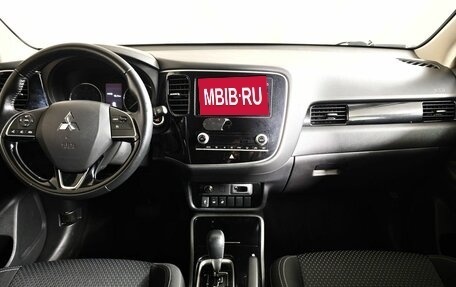 Mitsubishi Outlander III рестайлинг 3, 2021 год, 2 315 000 рублей, 15 фотография