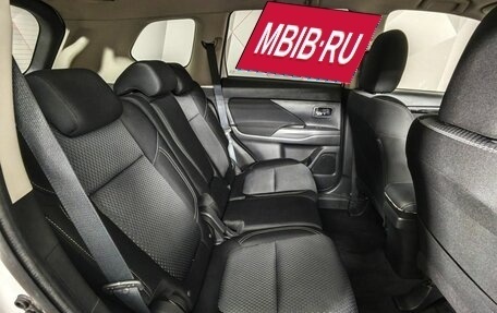 Mitsubishi Outlander III рестайлинг 3, 2021 год, 2 315 000 рублей, 16 фотография