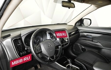 Mitsubishi Outlander III рестайлинг 3, 2021 год, 2 315 000 рублей, 19 фотография