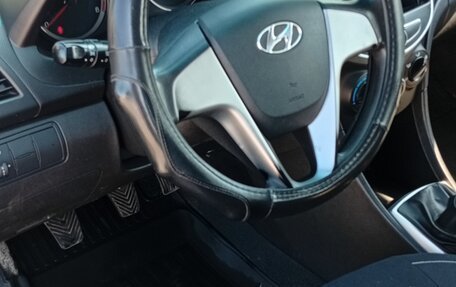 Hyundai Solaris II рестайлинг, 2013 год, 535 000 рублей, 8 фотография