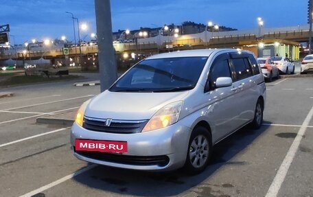 Toyota ISis I, 2005 год, 840 000 рублей, 3 фотография