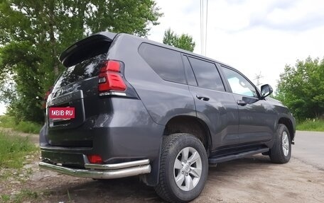 Toyota Land Cruiser Prado 150 рестайлинг 2, 2021 год, 6 220 000 рублей, 5 фотография