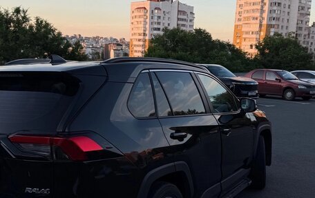 Toyota RAV4, 2021 год, 3 650 000 рублей, 10 фотография