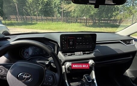 Toyota RAV4, 2021 год, 3 650 000 рублей, 4 фотография