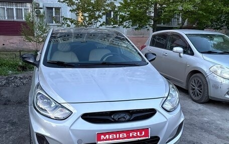 Hyundai Solaris II рестайлинг, 2012 год, 630 000 рублей, 1 фотография