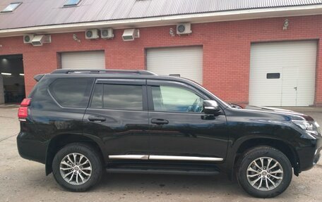 Toyota Land Cruiser Prado 150 рестайлинг 2, 2018 год, 4 150 000 рублей, 2 фотография