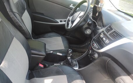 Hyundai Solaris II рестайлинг, 2011 год, 550 000 рублей, 7 фотография