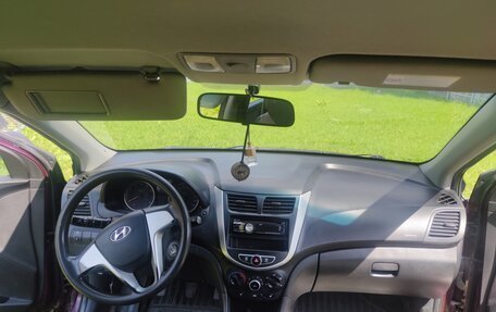 Hyundai Solaris II рестайлинг, 2011 год, 550 000 рублей, 3 фотография