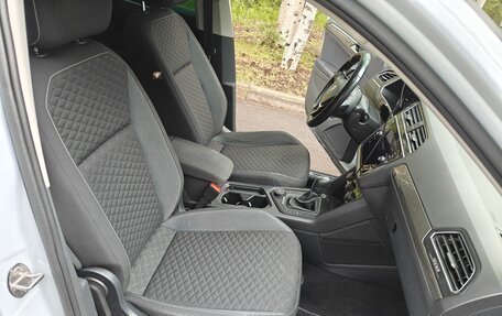 Volkswagen Tiguan II, 2018 год, 2 599 000 рублей, 9 фотография