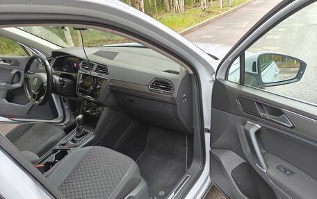 Volkswagen Tiguan II, 2018 год, 2 599 000 рублей, 10 фотография