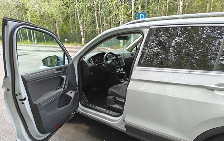 Volkswagen Tiguan II, 2018 год, 2 599 000 рублей, 8 фотография