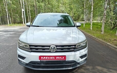 Volkswagen Tiguan II, 2018 год, 2 599 000 рублей, 2 фотография